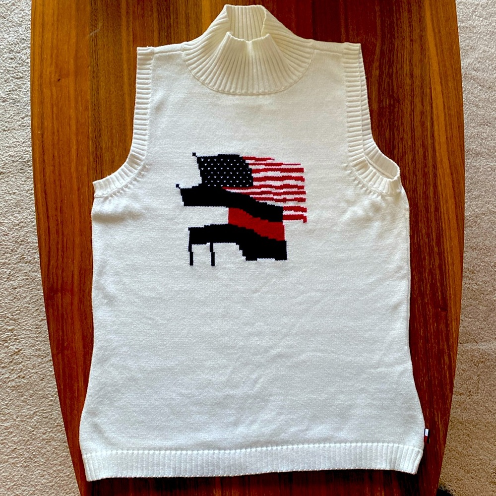 Tommy Hilfiger Sleeveless  100% cotton sweater.